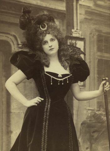  Paul NADAR (1856-1939). Clara Ward (1873-1927), princesse de Caraman-Chimay, 1897....
