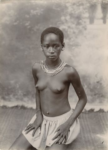  COUTINHO BROTHERS. Zanzibar, scènes et types, vers 1890, vingt–quatre (24) photographies....