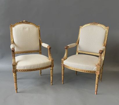 null Pair of rectangular back armchairs in wood and gilded stucco decorated with...