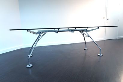 null Norman FOSTER (1935) for TECNO

Nomos table

Model created in 1986

Glass top...