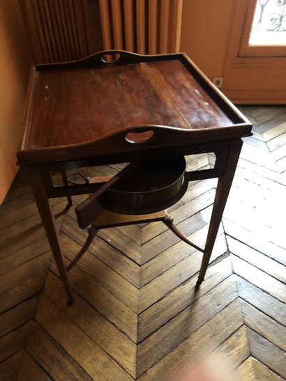 null Table à jeux en bois de placage 

XIXe siècle 

Usures 

73 x 63 x 63 cm