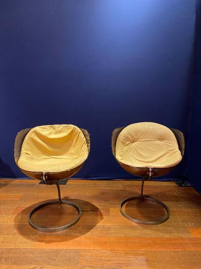null Boris TABACOOF 

Deux fauteuils "Sphères" vers 1970

70 x 46 x 54 cm 

Usur...