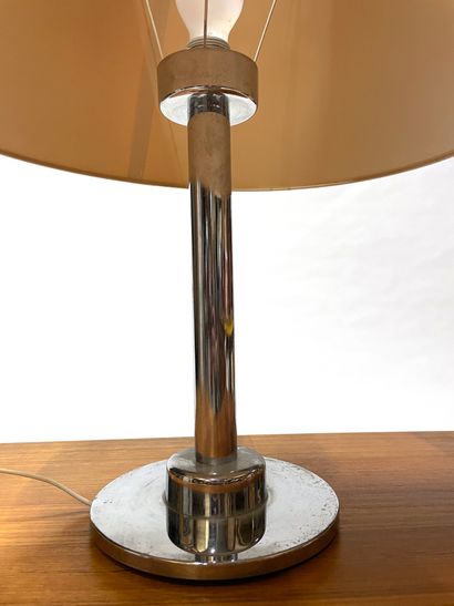 null Lampe de bureau à piètement chromé cylindrique 

H. 40 cm

Infimes usures