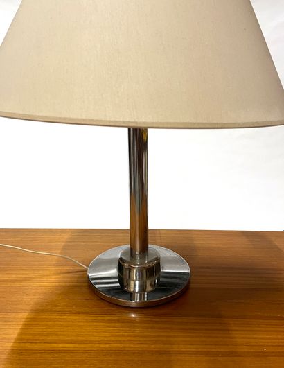 null Lampe de bureau à piètement chromé cylindrique 

H. 40 cm

Infimes usures