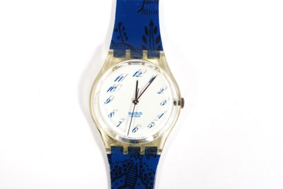 null SWATCH 

Lot de trois montres SWATCH water resistant ; une bleue, une à motif...