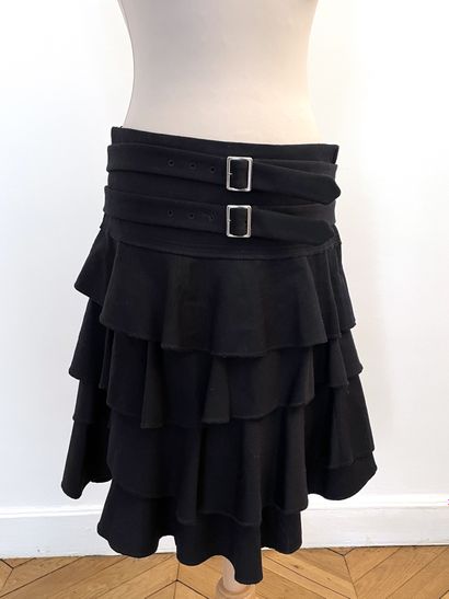 null COMME DES GARCONS 

Ruffled skirt and double belt at the waist in wool.

T....