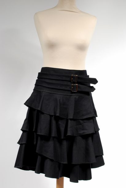 null COMME DES GARCONS 

Ruffled skirt and double belt at the waist in wool.

T....