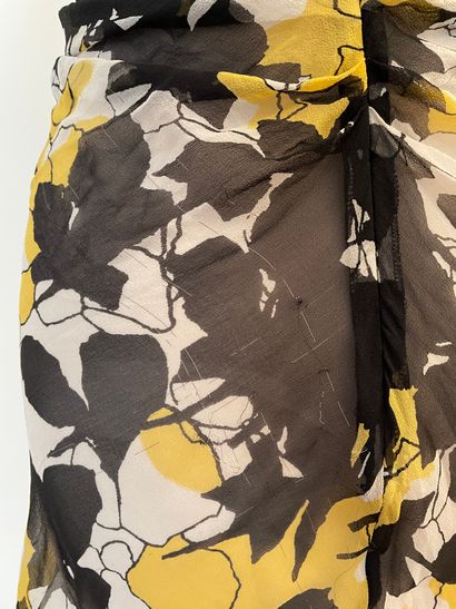 null DIANE VON FURSTENBERG 

Robe légère en soie à motifs de fleurs jaune, noir et...