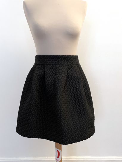 null INNAMORATO 

Skater skirt in quilted fabric, night blue.

T.38

Width at the...