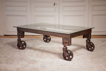 null Rectangular industrial style coffee table with IPN structure on four wheels,...