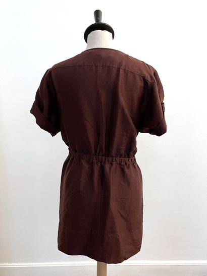 null ISABEL MARANT 

Short-sleeved dress in burgundy silk.

Size 38, width at shoulders...