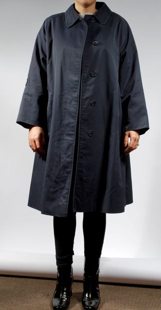 null BURBERRY'S 

Trench coat in blue cotton canvas and blue polyester, tartan lining

Piece...