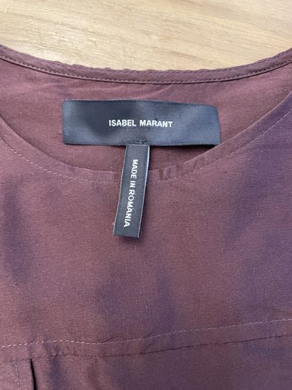 null ISABEL MARANT 

Robe à manches courtes en soie bordeaux.

Taille 38, largeur...