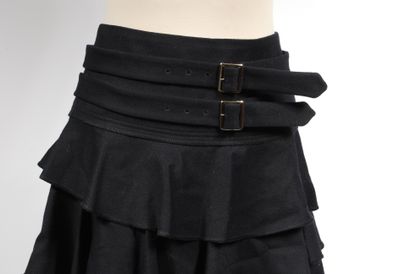 null COMME DES GARCONS 

Ruffled skirt and double belt at the waist in wool.

T....
