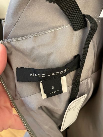 null MARC JACOBS 

Grey satin cocktail dress.

Size 4 (US)

Little wear.