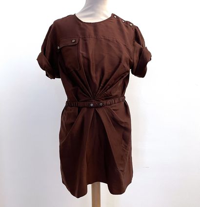 null ISABEL MARANT 

Short-sleeved dress in burgundy silk.

Size 38, width at shoulders...