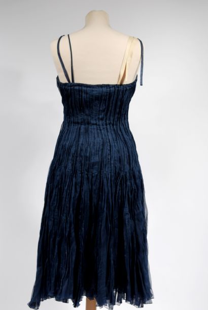 null PRADA 

Elegant corseted dancer dress in navy blue silk, fully pleated.

T....