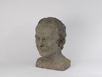 null Set of three sculptures: 



Modern school 

Bust of a man.

Proof in plaster.

H....
