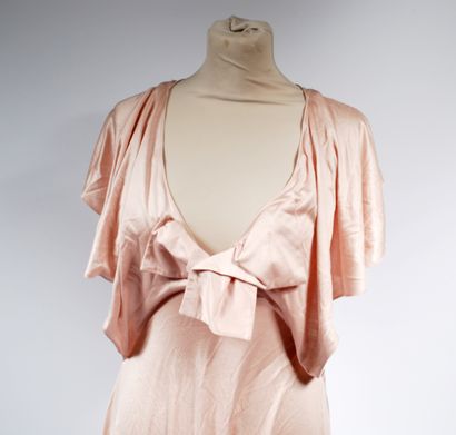 null SONIA RYKIEL 

Robe ample et souple en coton rose pâle.

T. 36/38 environ

...