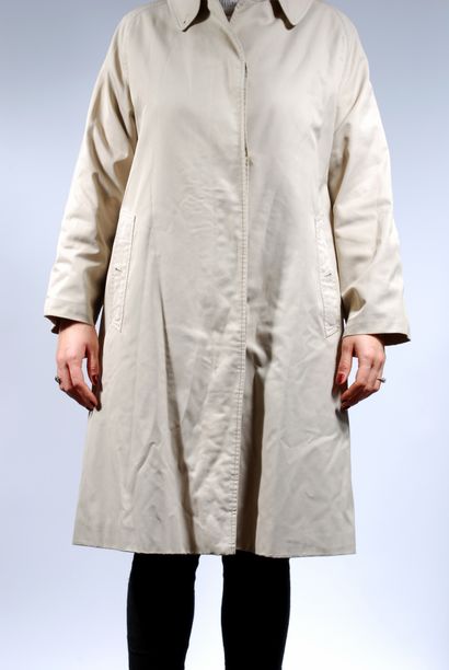 null BURBERRY'S 

Trench coat in beige cotton canvas and blue polyester, tartan ...
