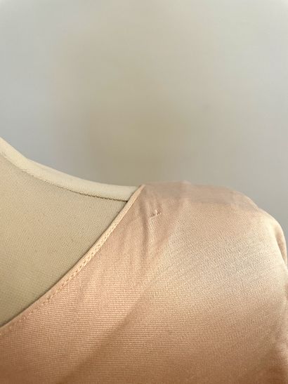 null SONIA RYKIEL 

Loose and supple dress in pale pink cotton.

T. 36/38 approx...