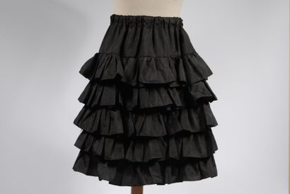 null Skirt with black frills.

Width at the waist 30 cm, length of the skirt 56 ...