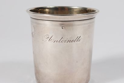 null Silver tumbler 925/000 with nets engraved Solveig and Antoinette

Weight : 42...