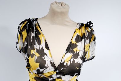 null DIANE VON FURSTENBERG 

Lightweight silk dress with yellow, black and white...