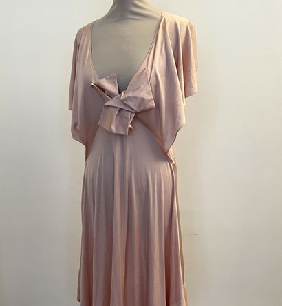 null SONIA RYKIEL 

Loose and supple dress in pale pink cotton.

T. 36/38 approx...