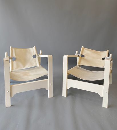 null Paire de fauteuils en bois laqué blanc et toile 

Usures, en l'état