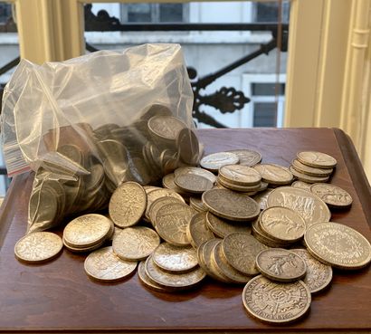 null Lot de pièces en argent composé de :

- 59 x 5 francs Semeuse (1960 à 1966)

-...