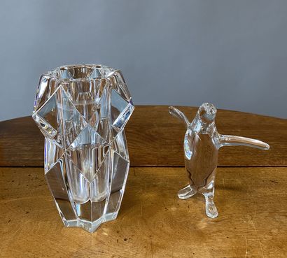 null BACCARAT

Vase à pans coupés et pingouin en cristal

19 et 15 cm