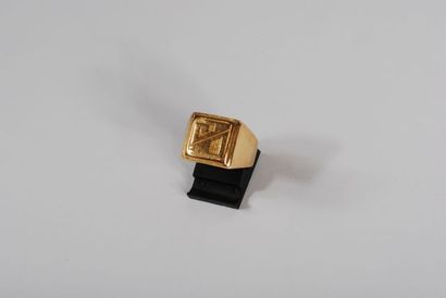 null Ring in 18K yellow gold 750/000

weight : 17,2 g