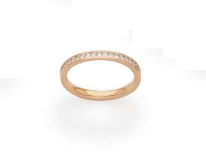 null American wedding band in 18K pink gold paved with diamonds. 

Gross weight:...