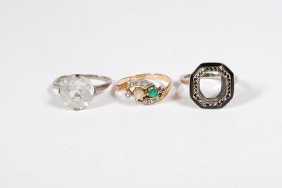 null Lot of three rings and settings in 18K yellow and white gold 750/000

Gross...