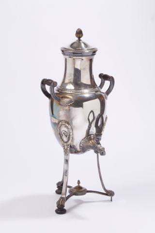 null Metal Samovar with palmettes and swan head decoration 

Empire style

H. 45...