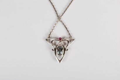 null Art Nouveau silver necklace with an aquamarine

Gross weight : 9,3 g