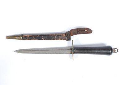 null Poignard de Marine, modèle 1833, poignée en bois, garde en laiton, poinçonnée...