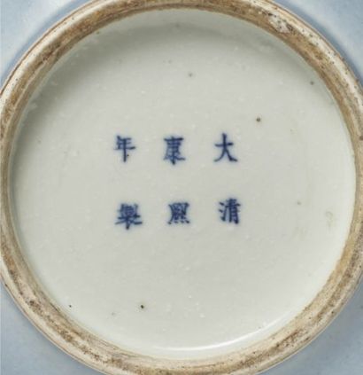 null Chine 

Vase balustre en porcelaine céladon 

Marque apocryphe Kangxi

XIXe...