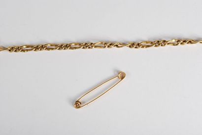 null Watch chain and pin in 18K yellow gold 750/000

weight : 29 g