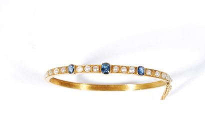 null Bracelet in yellow gold 18K 750/000 decorated with a half row of cloisonne pearls...