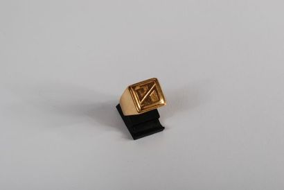 null Ring in 18K yellow gold 750/000

weight : 17,2 g