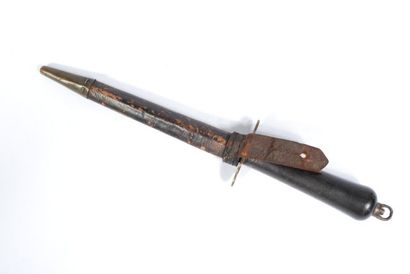 null Poignard de Marine, modèle 1833, poignée en bois, garde en laiton, poinçonnée...