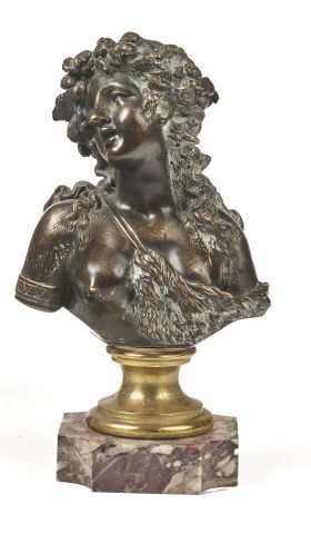 null D'après CLODION (1738-1814).

Buste de jeune femme aux seins nus

Sujet en bronze...