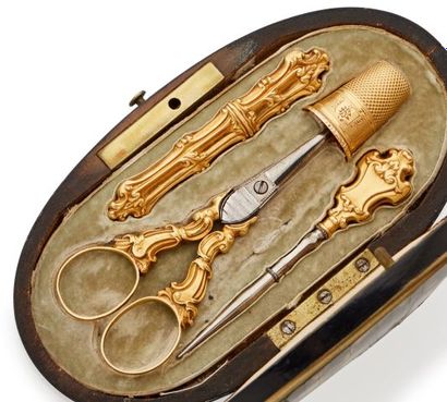 null 18K yellow gold sewing kit including scissors, thimble, needle case and punch...