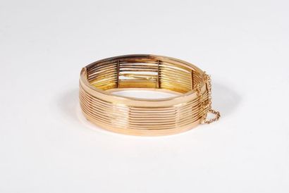 null Rigid bracelet in yellow gold 18K 750/000 openwork with stripes

Gross weight:...