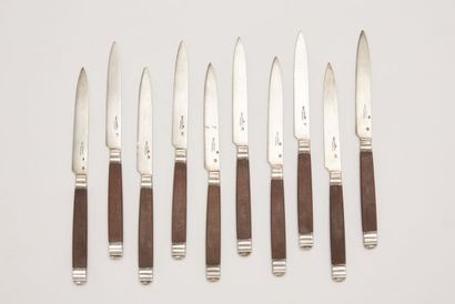 null Suite of ten fruit knives, silver blade 925/000, the handles in wood

Total...