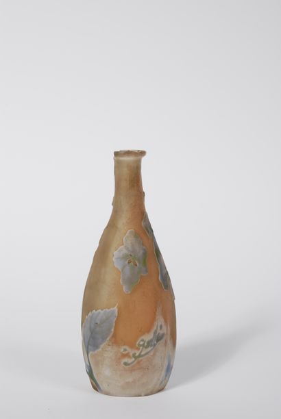 null Gallé 

Small vase with acid-etched decoration of flowers on a beige background...