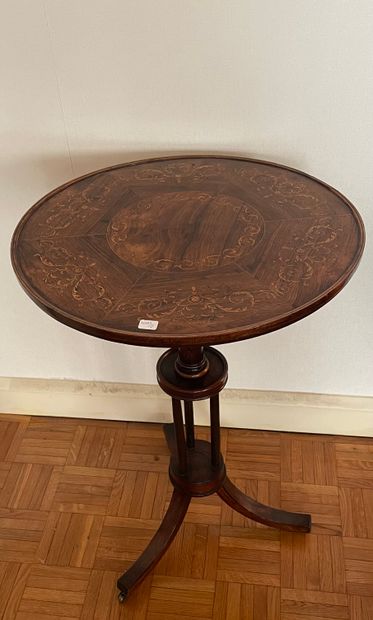 null Pedestal table with tripod central shaft and tilting top inlaid with foliage...