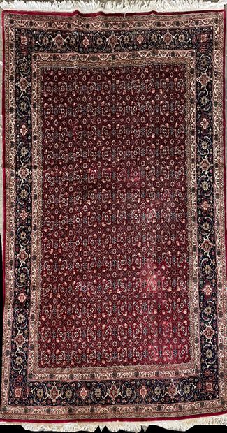 null KASHAN

Wool and silk carpet, with geometric decoration in the center on a burgundy...